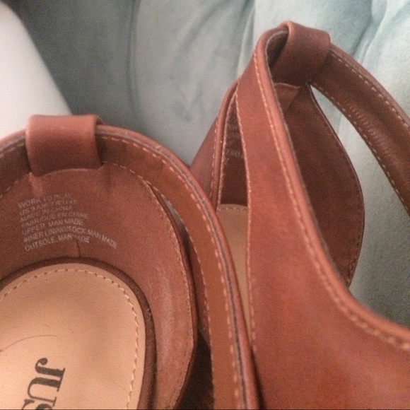 B1G1F🌸 Strappy Front Zip Pumps - Picture 4 of 4